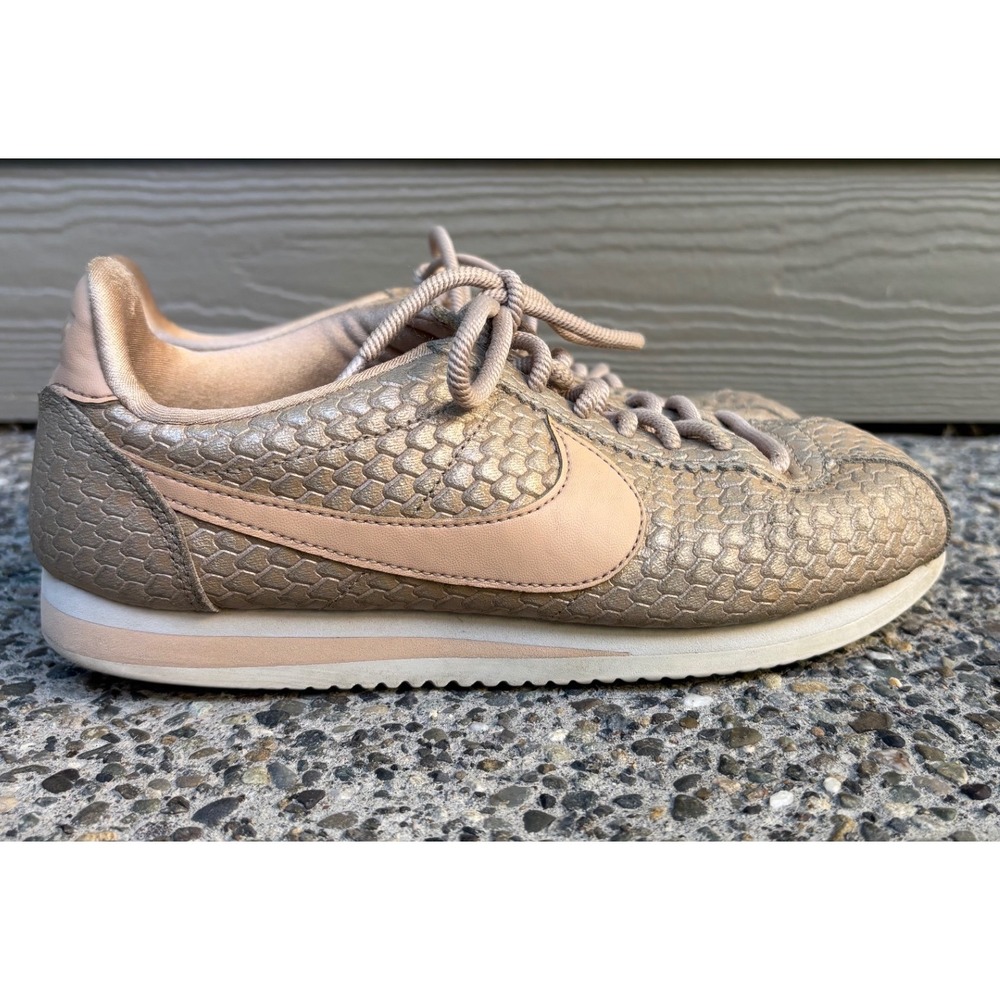 Nike Classic‎ Cortez SE 902856 900 Blur/Bio Beige/Light Orewood Brown Women 8.5